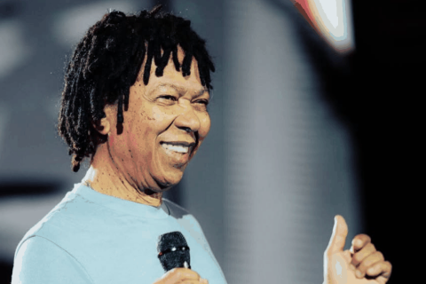 Djavan estreia turnê de 50 anos de carreira em São Paulo